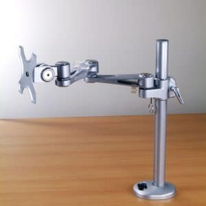 Soporte Extensible premium dos codos Soporte Extensible premium dos codos Monitores de 22¨. Con prensa hasta para superficies de 7cm. Compatible con VESA 75*75mm o 100*100 mm. Con llave bristol para ajuste de tensión del movimiento. Con 4 tornillos para fijar platina.